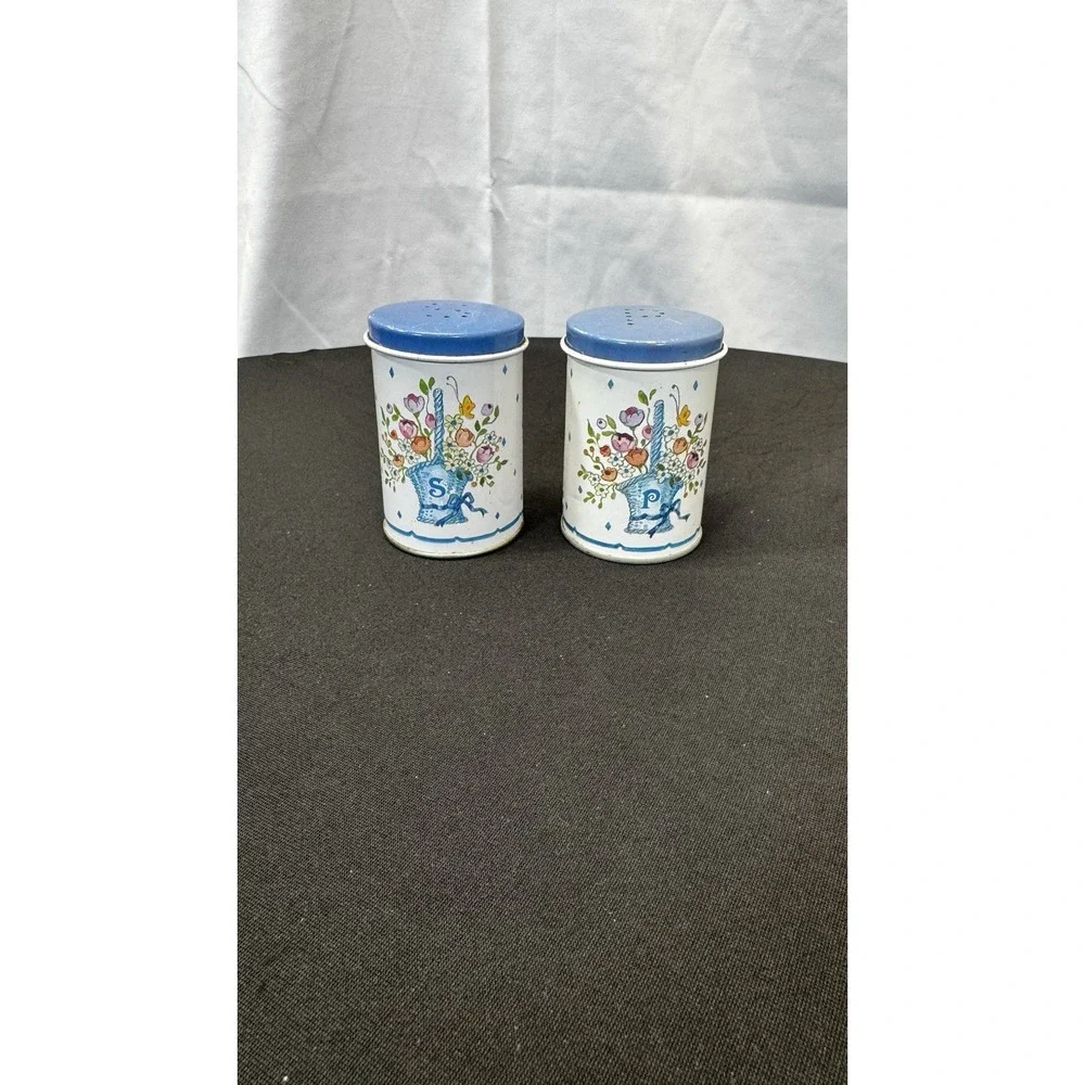 Vintage 1989 Harten International Floral Tin Salt & Pepper‎ Shaker
